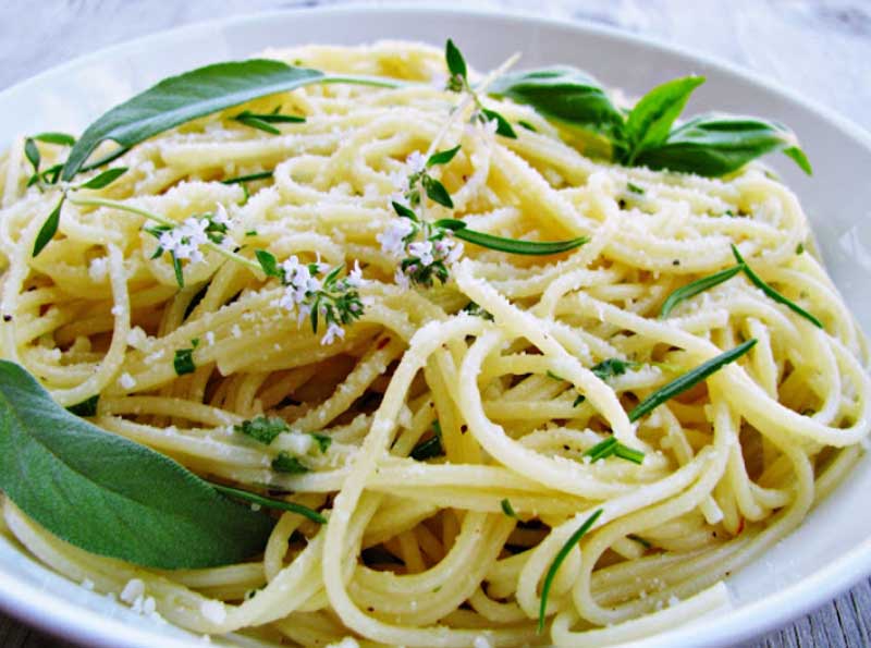 Spaguetti a la mantequilla receta casera facil y rápido 9min