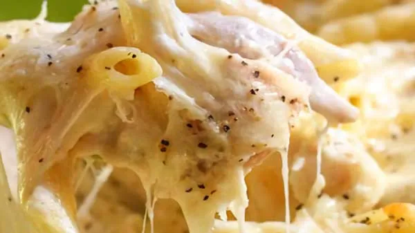 Espaguetis-con-queso-crema