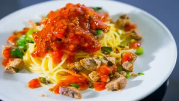 espaguetis-con-atun-y-tomate-frito