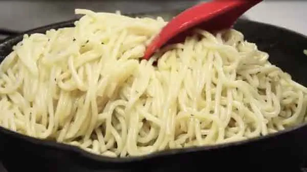 spaghetti-con-mantequilla-y-oregano