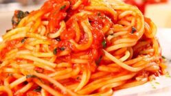 que-combinar-con-que-se-puede-acompanar-el-espagueti-rojo